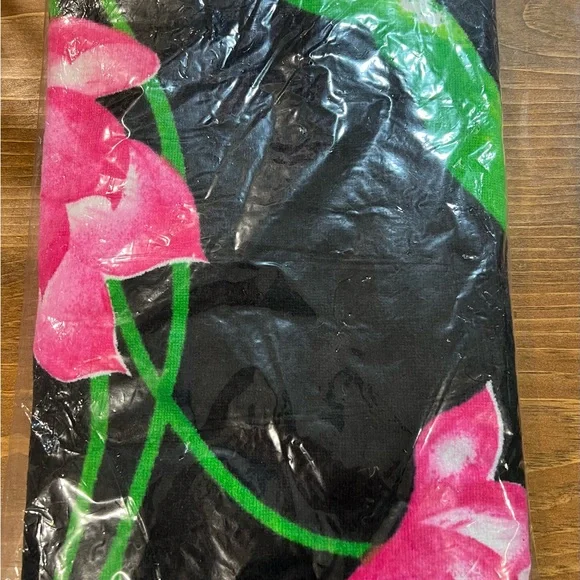 Floral Black and Pink beach towel - Picture 1 of 2